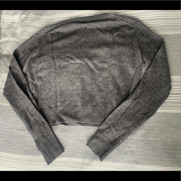 Cropped cashmere sweater! - Picture 3 of 3